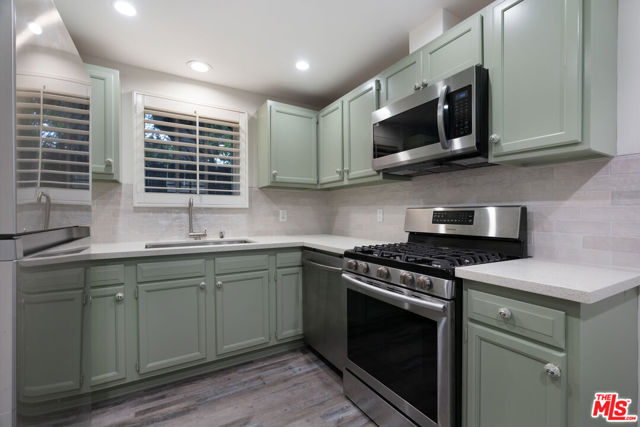 483 Sturtevant Drive, Sierra Madre CA: https://media.crmls.org/mediaz/ebb24024-1008-4f7f-949a-ca6246e429b7.jpg