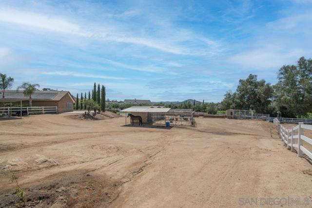 Image 50 of 75 For 37789 Avenida La Cresta