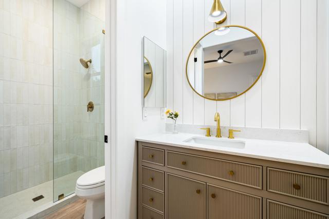 33 Calle La Reina, Rancho Mirage CA: https://media.crmls.org/mediaz/ebb2d1e3-9a38-4653-adaf-2f2e8151bba3.jpg
