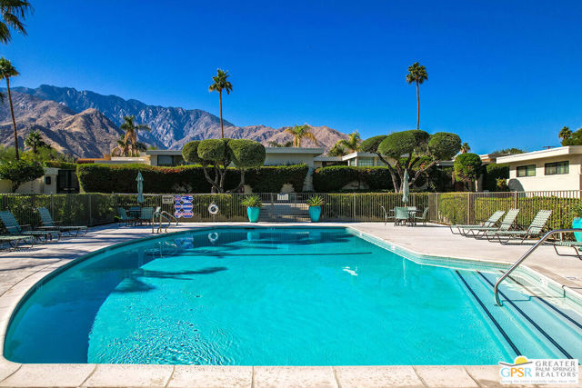 130 W Racquet Club Road, Palm Springs CA: https://media.crmls.org/mediaz/ebb351ca-80d7-4f79-813b-9b79c99e52ac.jpg