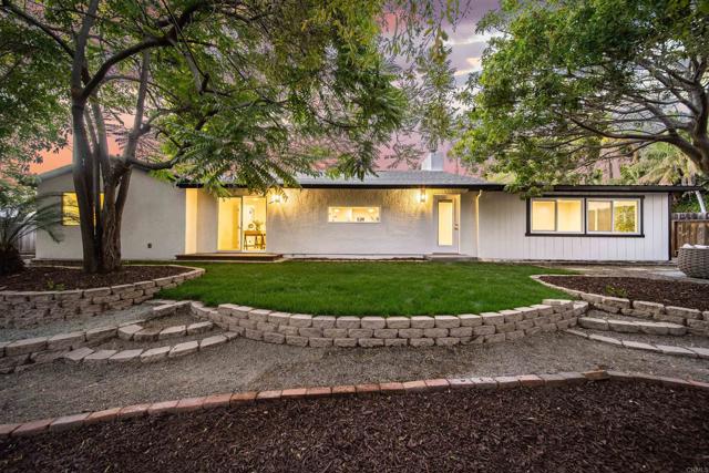 Detail Gallery Image 2 of 32 For 2275 Ivy Rd, Oceanside,  CA 92054 - 3 Beds | 2 Baths