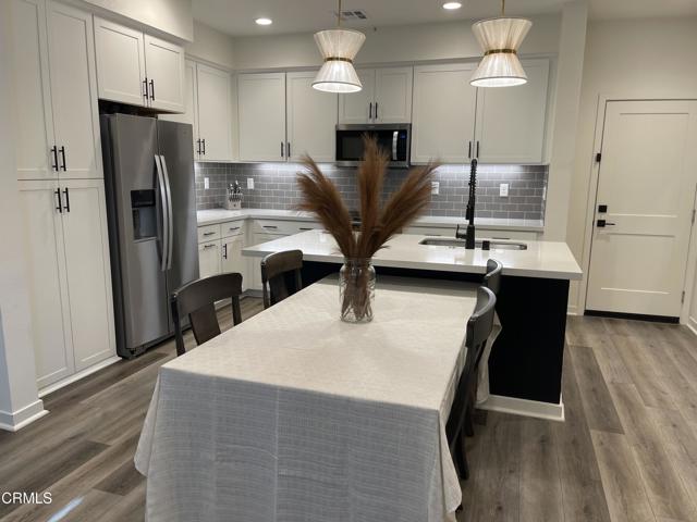 Detail Gallery Image 15 of 67 For 130 Farmhouse Dr #2,  Simi Valley,  CA 93065 - 3 Beds | 2/1 Baths
