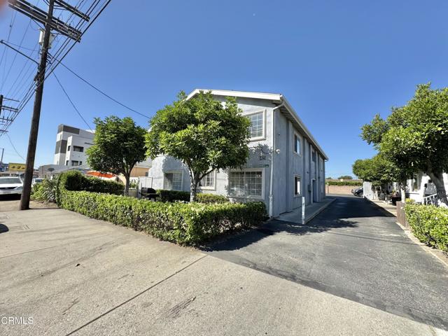 8425 Glenoaks Boulevard, Sun Valley CA: https://media.crmls.org/mediaz/ebb46924-5088-4699-a526-5bf2d235349a.jpg