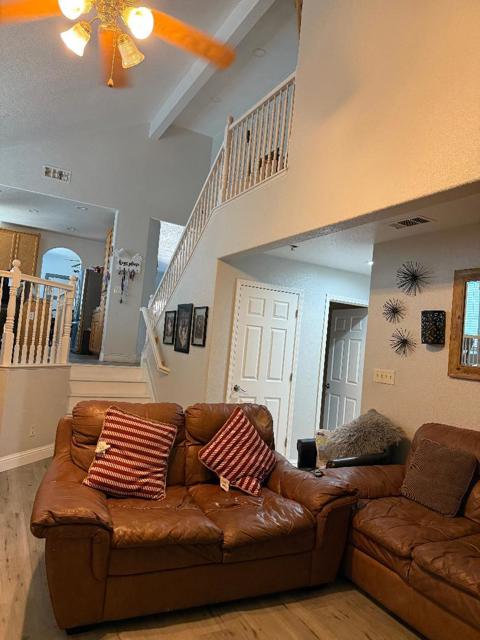 675 Pinot Noir Court, Los Banos CA: https://media.crmls.org/mediaz/ebb4702d-1408-48bc-9852-af5bc83c1f8b.jpg