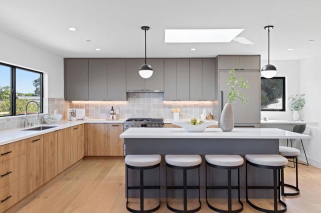 760 Loma Court, Redwood City CA: https://media.crmls.org/mediaz/ebb4a515-5fa8-4958-8516-dc8087753bc3.jpg