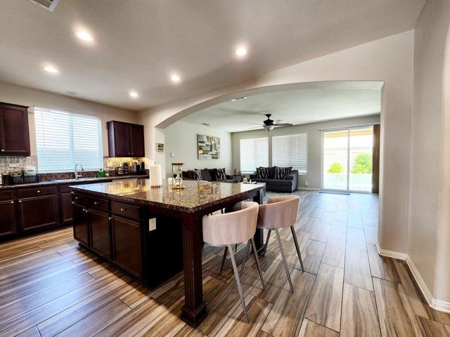 42798 Incantata Place, Indio CA: https://media.crmls.org/mediaz/ebb4a723-4829-4862-81ea-bae8da170379.jpg
