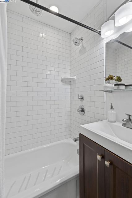 3719 60Th St, Sacramento CA: https://media.crmls.org/mediaz/ebb4f0be-b725-473c-969c-96696d8fc092.jpg