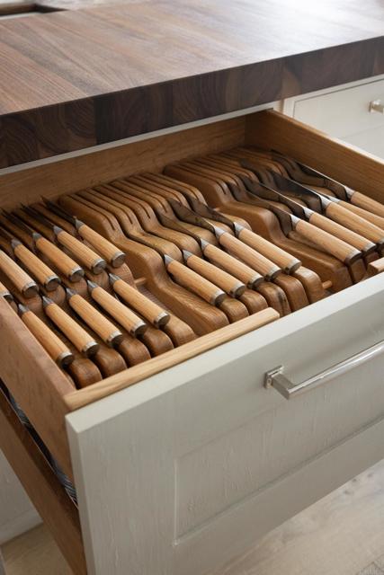 17845 Via de Fortuna, Rancho Santa Fe CA: https://media.crmls.org/mediaz/ebb4fd56-3eea-4368-ba06-081ac085fb28.jpg