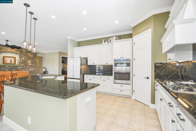 Image 9 of 38 For 2616 Sutter Street