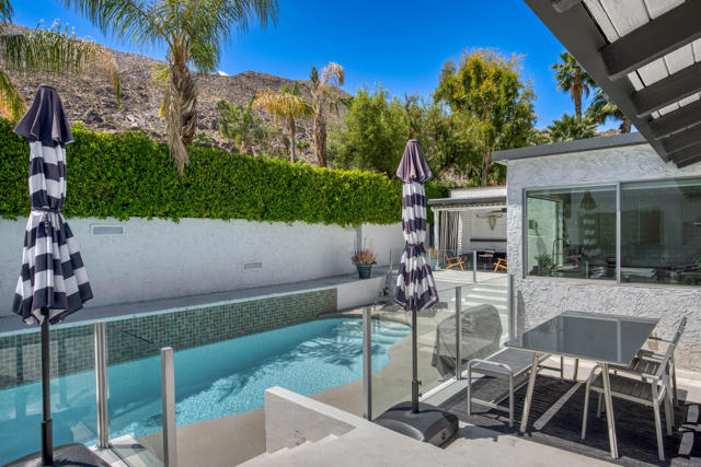 257 W El Camino Way, Palm Springs CA: https://media.crmls.org/mediaz/ebb5b12d-9140-4f09-8fbb-13c61ee8e7d4.jpg