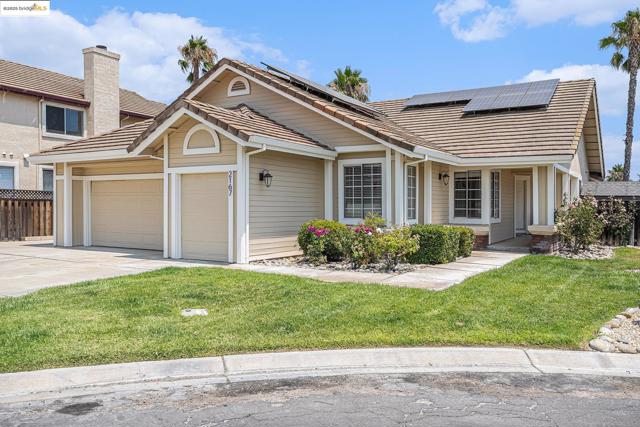 2167 Saint Andrews Ct, Discovery Bay CA: https://media.crmls.org/mediaz/ebb5fe49-1953-422c-bfe9-78ffcf1ead61.jpg