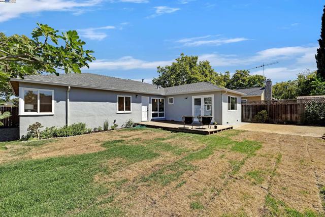 15833 Via Toledo, San Lorenzo CA: https://media.crmls.org/mediaz/ebb62309-fe34-4b65-8b8b-49200f44732e.jpg