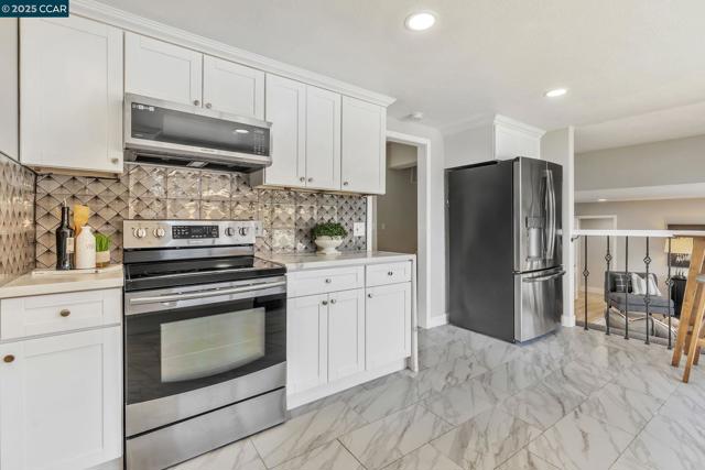 2782 Canyon Creek Dr, San Ramon CA: https://media.crmls.org/mediaz/ebb62fb6-d3bc-4fc4-8e96-7b35f60d13f8.jpg