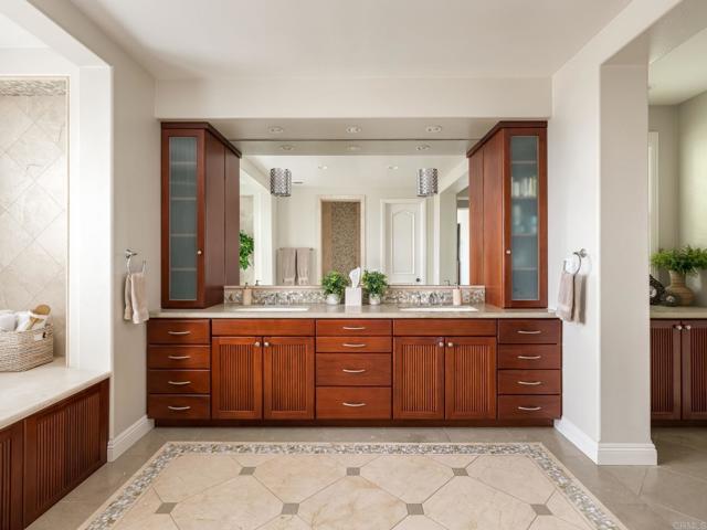 7076 Heron Cir, Carlsbad CA: https://media.crmls.org/mediaz/ebb63645-343b-484b-9181-6d5c5a20bb20.jpg