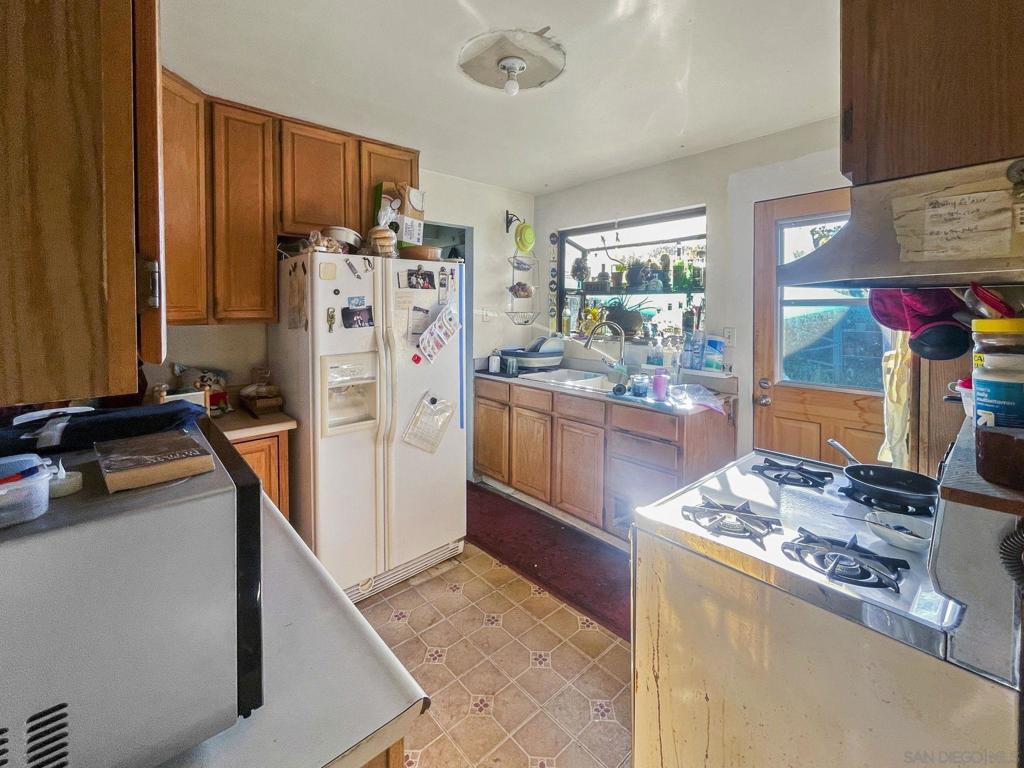 MLS #250042110SD image #18