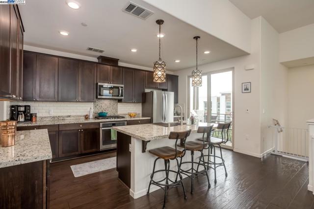 3077 Valley Of Hearts Del Pl, San Jose CA: https://media.crmls.org/mediaz/ebb70b3b-6e2a-4487-8549-7f954956e61d.jpg
