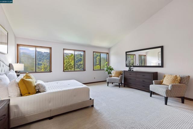 39 Mira Loma Rd, Orinda CA: https://media.crmls.org/mediaz/ebb945eb-632a-48f0-a5f0-3038933e6102.jpg