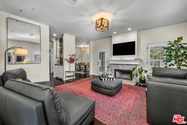 420 S Broadway, Redondo Beach CA: https://media.crmls.org/mediaz/ebb968f2-8a21-405e-a4a9-a392fa9b02ac.jpg