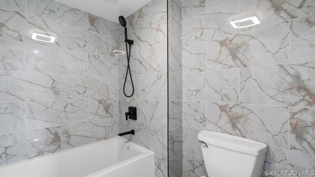 Image 19 of 31 For 8301 Rio San Diego Dr  7