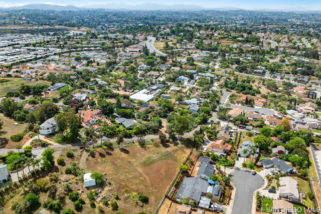 1649 San Luis Rey AVE, Vista CA: https://media.crmls.org/mediaz/ebb9ccab-0889-4998-949d-8ccbb7a24cf1.jpg