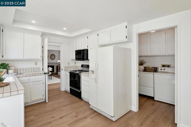 23 Shepardson Ln, Alameda CA: https://media.crmls.org/mediaz/ebbb7b89-3a49-4890-8abf-db111c2cbada.jpg