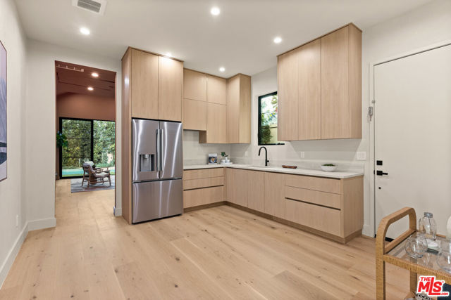 11746 La Maida Street, Valley Village CA: https://media.crmls.org/mediaz/ebbbba7d-df63-489c-83f5-ba498b62c8fe.jpg