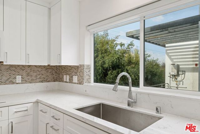 1187 CRENSHAW Boulevard, Los Angeles CA: https://media.crmls.org/mediaz/ebbbcc1e-ccf7-4c6e-b326-072b6af72ee3.jpg