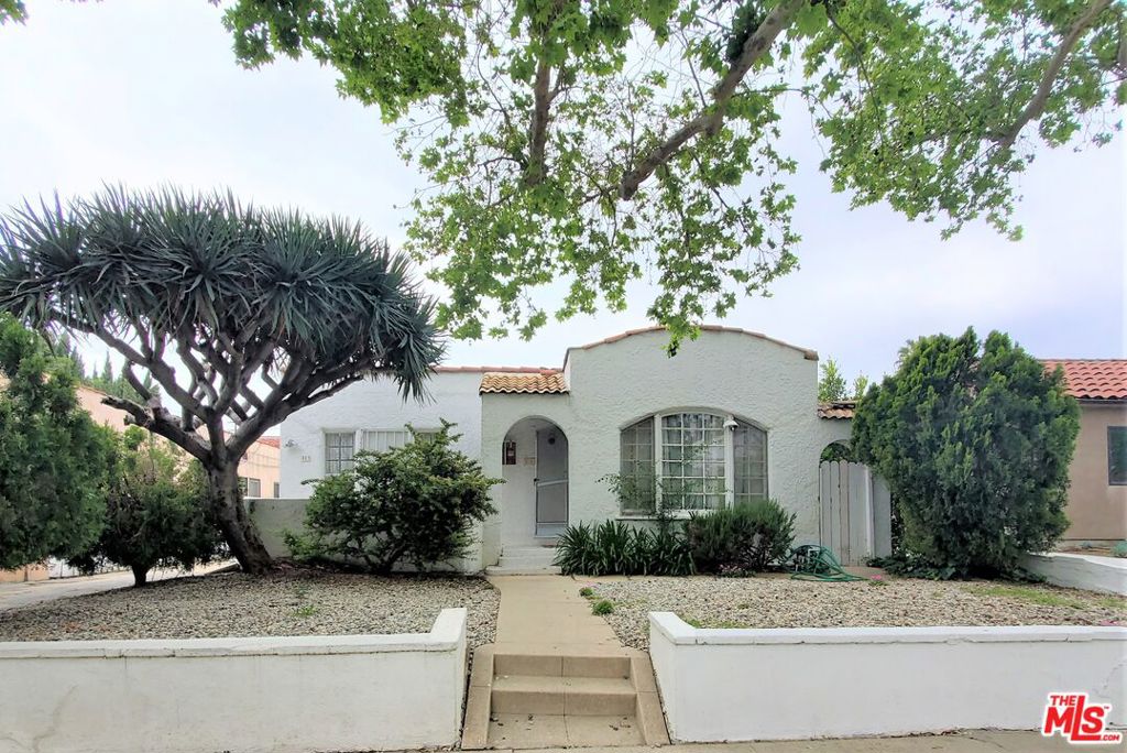 813 N POINSETTIA Place #813 1/4