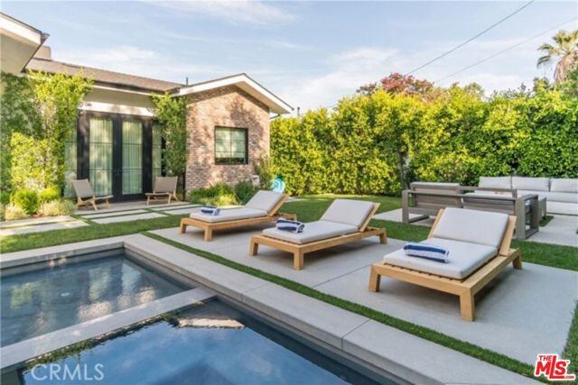 5107 Gaynor Avenue, Encino CA: https://media.crmls.org/mediaz/ebbc96e3-2fcc-4e83-835d-804885bee46c.jpg