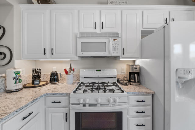78680 Postbridge Circle, Palm Desert CA: https://media.crmls.org/mediaz/ebbd2fe1-38e1-4e78-ae06-6d143f733b56.jpg