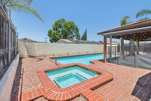 13002 Standish Dr, Poway CA: https://media.crmls.org/mediaz/ebbdd221-2242-421e-8c24-532888727ae5.jpg