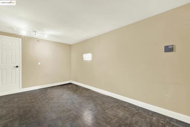 2125 102Nd Ave, Oakland CA: https://media.crmls.org/mediaz/ebbe0c29-2f79-4939-a66a-30fea5595be9.jpg