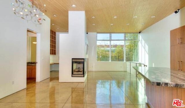 2452 Penmar Avenue, Venice CA: https://media.crmls.org/mediaz/ebbe9f31-8175-4e9a-854f-3995556541ab.jpg