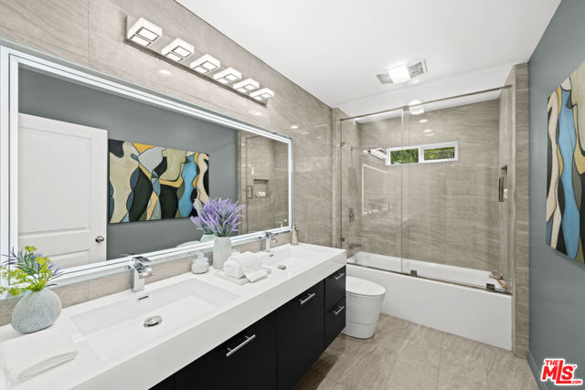 11725 Laurelwood Drive, Studio City CA: https://media.crmls.org/mediaz/ebbeb6fb-a084-4a1b-9569-a6c7f0413709.jpg