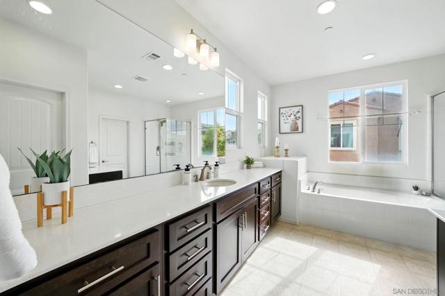 1705 Tuckers Grove Ave, Chula Vista CA: https://media.crmls.org/mediaz/ebbed38a-a05d-4cb9-b0ce-908754f65bd9.jpg
