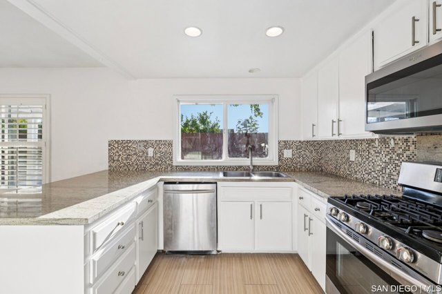 7270 Rondel CT, San Diego CA: https://media.crmls.org/mediaz/ebbee86f-2840-4592-a838-3873f531a287.jpg