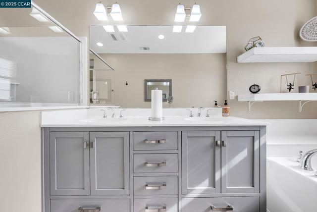 1037 Gridley Dr, Pittsburg CA: https://media.crmls.org/mediaz/ebbef1bf-0d7c-4df2-bd32-1fec34df2814.jpg