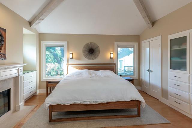 625 W Glen Way, Woodside CA: https://media.crmls.org/mediaz/ebbf2b9c-3214-44f4-b47d-497c585faea1.jpg