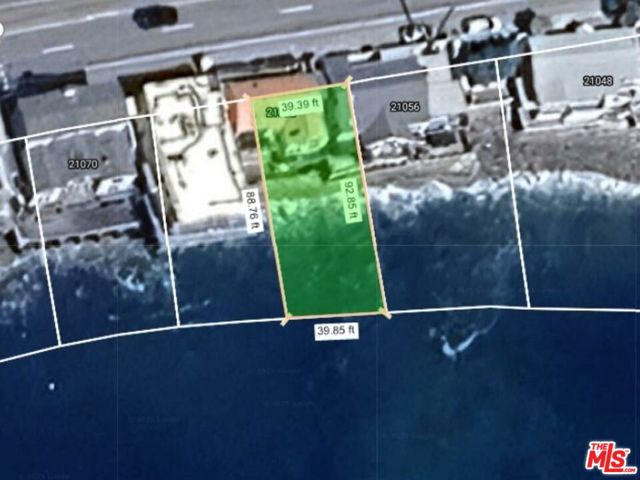21062 Pacific Coast Highway, Malibu CA: https://media.crmls.org/mediaz/ebbfa67e-650e-480a-adce-466c30f024ef.jpg