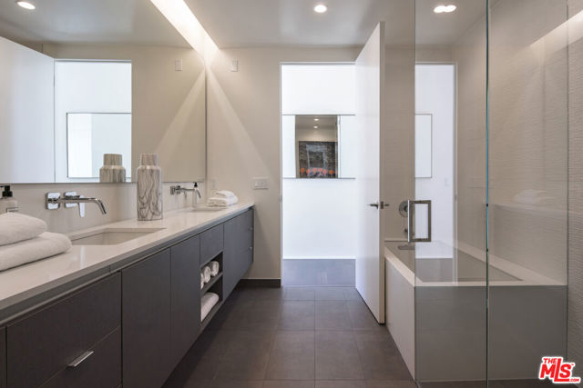 935 N San Vicente Boulevard, West Hollywood CA: https://media.crmls.org/mediaz/ebbfa866-7d18-4fc7-8772-485152c0ec4d.jpg