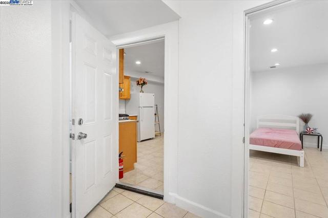 1539 International Blvd, Oakland CA: https://media.crmls.org/mediaz/ebbfec1c-8e94-4611-88ef-66bb3cb1f2f8.jpg