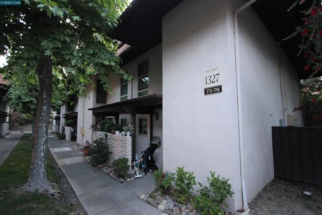 1327 Montego, Walnut Creek CA: https://media.crmls.org/mediaz/ebc04842-4803-4bbe-887c-c998bb6e6399.jpg