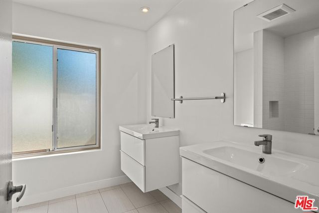 4207 Michelangelo Avenue, Woodland Hills CA: https://media.crmls.org/mediaz/ebc070ac-30ce-4c41-b09e-9663a3c8f2c8.jpg