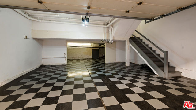 13206 Admiral Avenue, Marina del Rey CA: https://media.crmls.org/mediaz/ebc0bfbb-48be-44eb-9dce-043c96885ba1.jpg