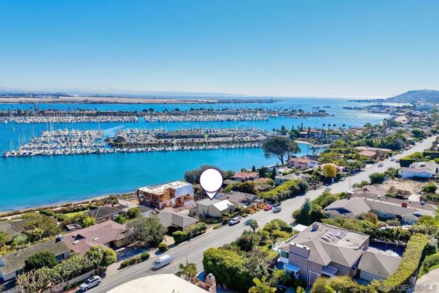812 San Antonio Pl, San Diego CA: https://media.crmls.org/mediaz/ebc0d31d-461d-4f26-9399-55af2eefd353.jpg
