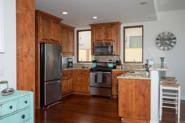 Detail Gallery Image 4 of 36 For 5556 Calumet Ave, La Jolla,  CA 92037 - 3 Beds | 3/1 Baths