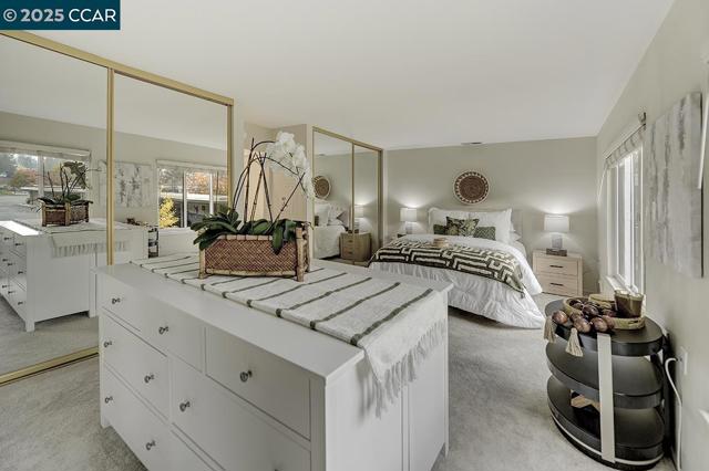 2900 Tice Creek Dr, Walnut Creek CA: https://media.crmls.org/mediaz/ebc12c7b-3a80-4267-947a-dde260ffdb56.jpg