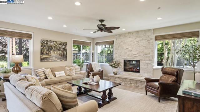 1348 Carlton Pl, Livermore CA: https://media.crmls.org/mediaz/ebc1429f-4de9-4dfb-9c60-3c5956a09685.jpg