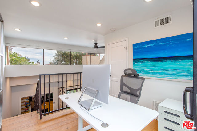 1625 Idaho Avenue, Santa Monica CA: https://media.crmls.org/mediaz/ebc1ec5a-dc53-4ce0-88c0-66fe4a9b7860.jpg