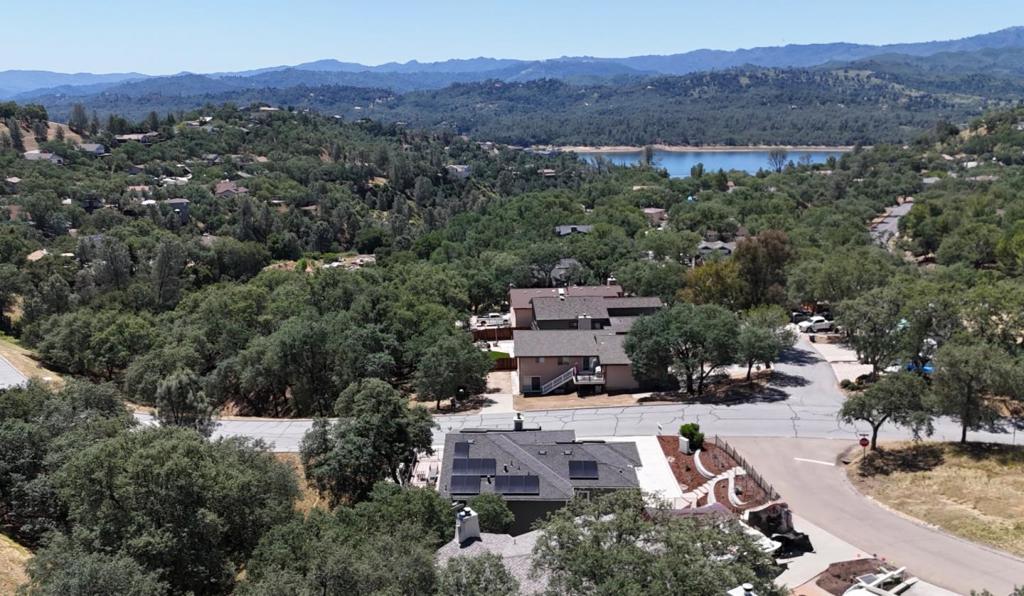 https://media.crmls.org/mediaz/ebc1edf2-0f9b-4b28-b9e3-8ab660dd7fff.jpg?preset=X-Large